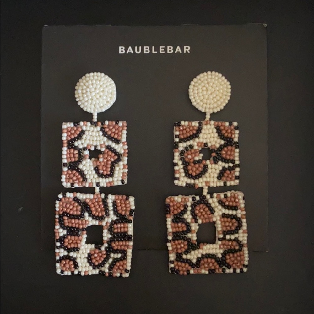 Long earrings brown leopard